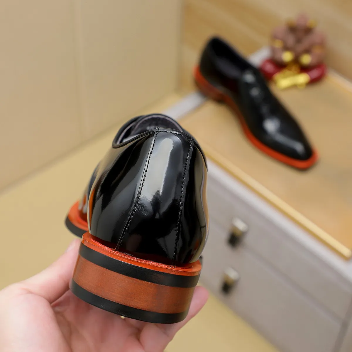 Men's shoes 💰620 💰 Louis Vuitton LV ® Autumn and Winter 🆕 models 🔛Full shoe counter First layer cowhide, 🐂leather lined casual shoes for men, super soft outsole, essential for driving. Counter synchronized original first layer cowhide completely 1:1 mold customization 🌹Top version, 2 colors available! Number: 38-45 (37.46. Customized)